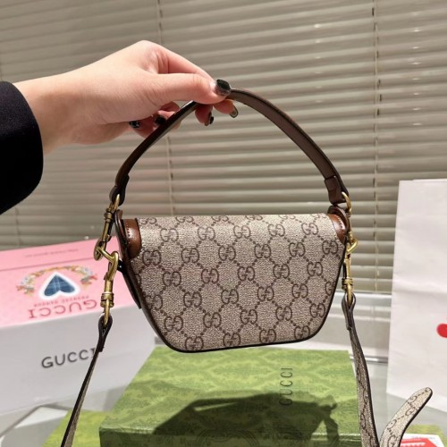 Gucci Beige Shoulder bag in GG Supreme Canvas