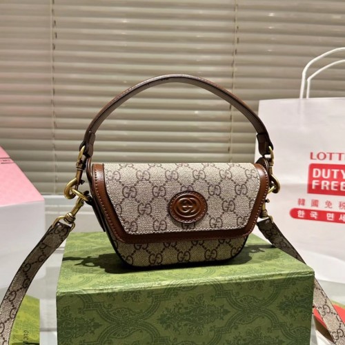 Gucci Beige Shoulder bag in GG Supreme Canvas