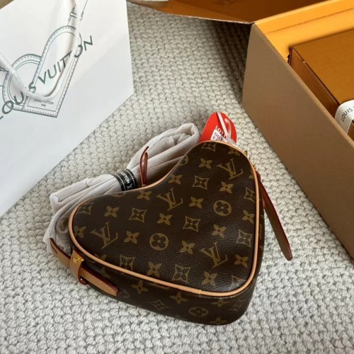 Louis Vuitton Game On Coeur M57456