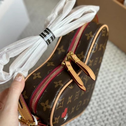 Louis Vuitton Game On Coeur M57456