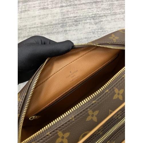 Louis Vuitton Nile Crossbody Shoulder Bag M45244