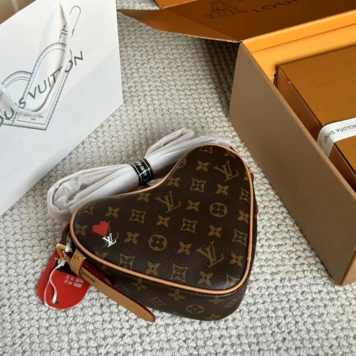 Louis Vuitton Game On Coeur M57456