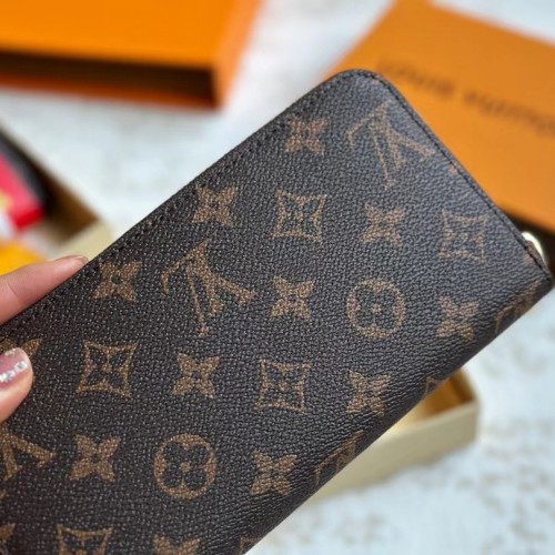 Louis Vuitton Monogram Christmas Animations Lion Cat Zippy Wallet