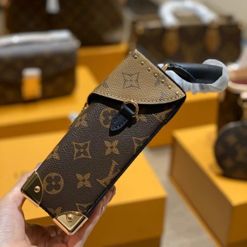 Louis Vuitton Camera Box M82465