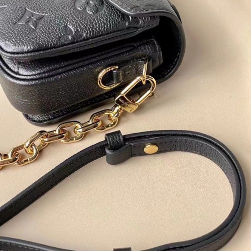 Louis Vuitton Pochette Métis East West M46595