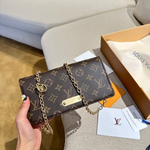 Louis Vuitton Wallet On Chain Lily M82509