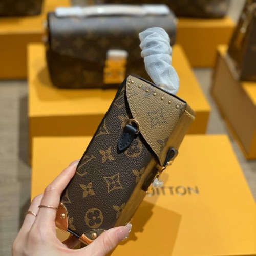 Louis Vuitton Camera Box M82465