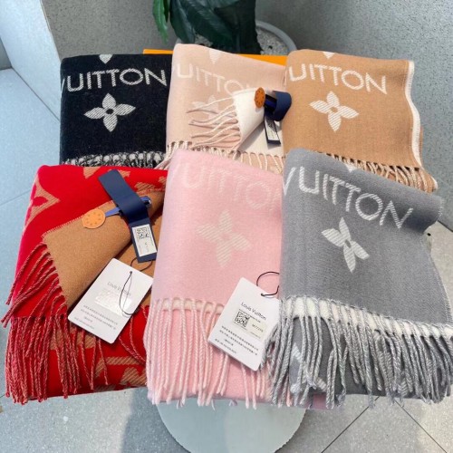 Louis Vuitton LV Essential Scarf