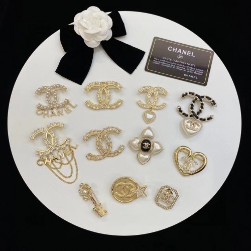 Chanel CC Signature Brooch