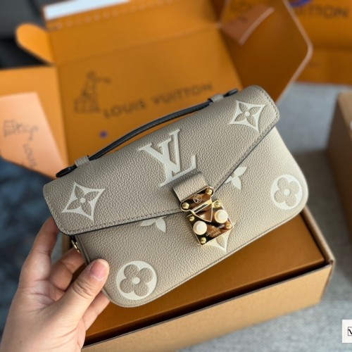 Louis Vuitton Pochette Métis East West