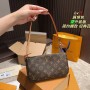 *Sale* Louis Vuitton Pochette Accessoires 