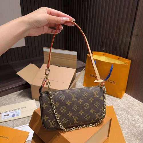 *Sale* Louis Vuitton Pochette Accessoires 