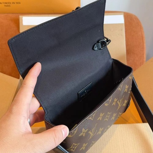 Louis Vuitton Steamer Wearable Wallet