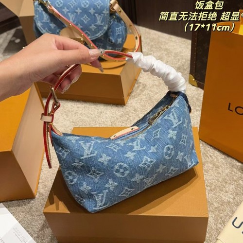 *Sale* Louis Vuitton Hills Pochette Small Bag