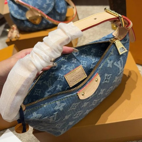 *Sale* Louis Vuitton Hills Pochette Small Bag