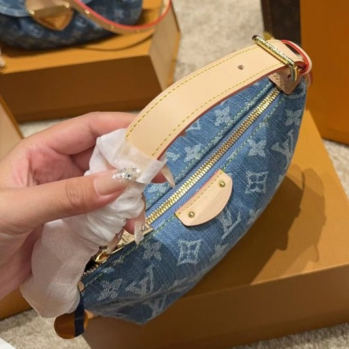 *Sale* Louis Vuitton Hills Pochette Small Bag