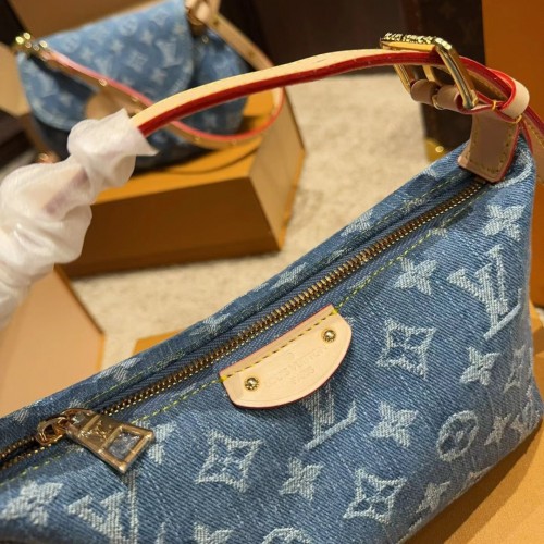 *Sale* Louis Vuitton Hills Pochette Small Bag